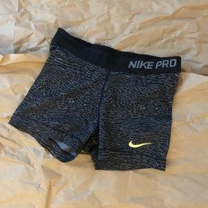 NIKE // 3IN SPANDEX SHORTS